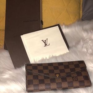 Louis Vuitton sarah wallet